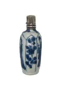 An introduction to Chinese Kangxi blue and white scent bottl