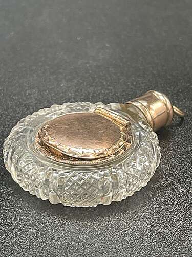 Georgian scent bottle with integrated patch box