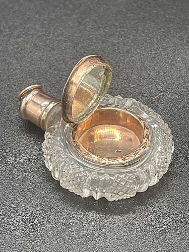 Georgian scent bottle with integrated patch box